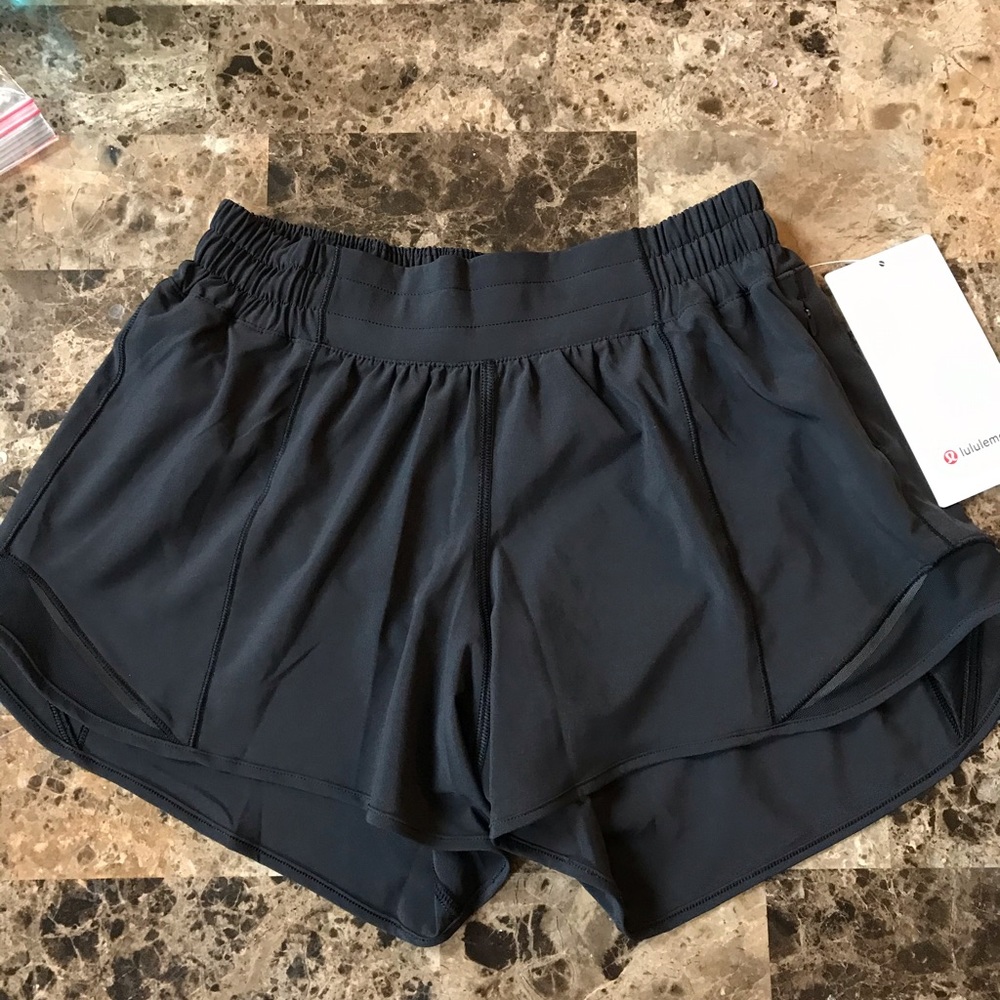 Lululemon Hotty Hot II Shorts. Size 6